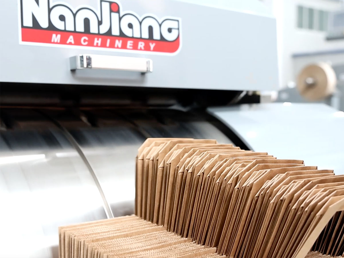 WFD-430 Fully Automatic Roll Fed Paper Bags With Twisted & Flat Handle Machine